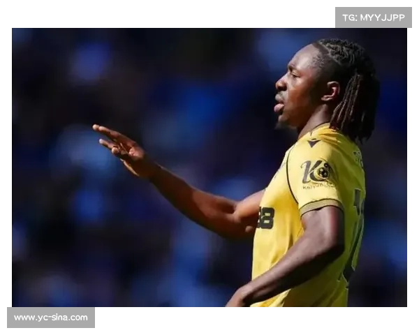 埃泽戴帽瞬间,酋长球场陷入狂欢 埃泽戴帽瞬间,酋长球场陷入狂欢