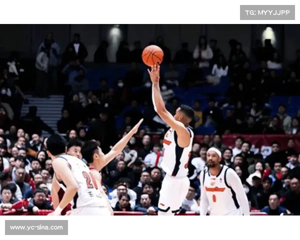 上海男篮客场90-70大胜北控,半场确立20分优势奠定胜局 上海男篮客场90-70大胜北控,半场确立20分优势奠定胜局